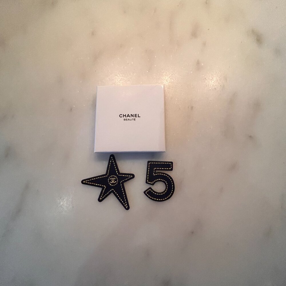 NIB CHANEL 2 ADHESIVE STICKERS L'ETOILE ET LE NUMERO 5